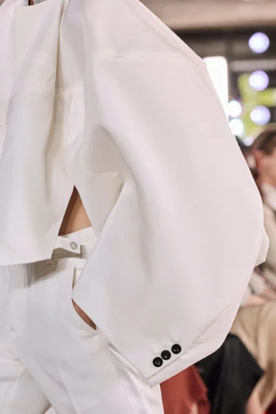 Look 99